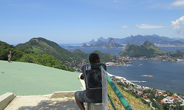 The spectacular view of Guanabara and the city of Rio de Janeiro from the hang-gliding pad at City Park in Niteroi is acknowledged as one of the most scenic views in Brazil.