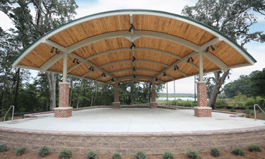 Poligon’s attractive constellation amphitheater provides a comfortable, shaded area for outdoor concerts, family picnics and community gatherings.