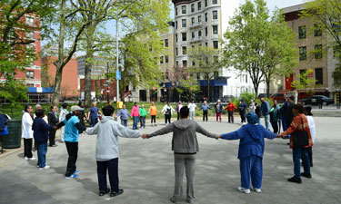 Learn how NYC Parks and Harlem Hospital Center are helping African-American seniors in Harlem enjoy a physically and socially healthier lifestyle.